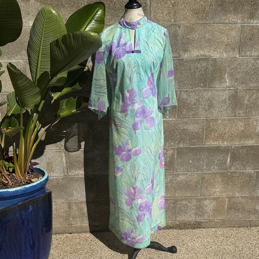 Vintage Andrade Honolulu poly chiffon watercolor Iris print dress EUC size M
